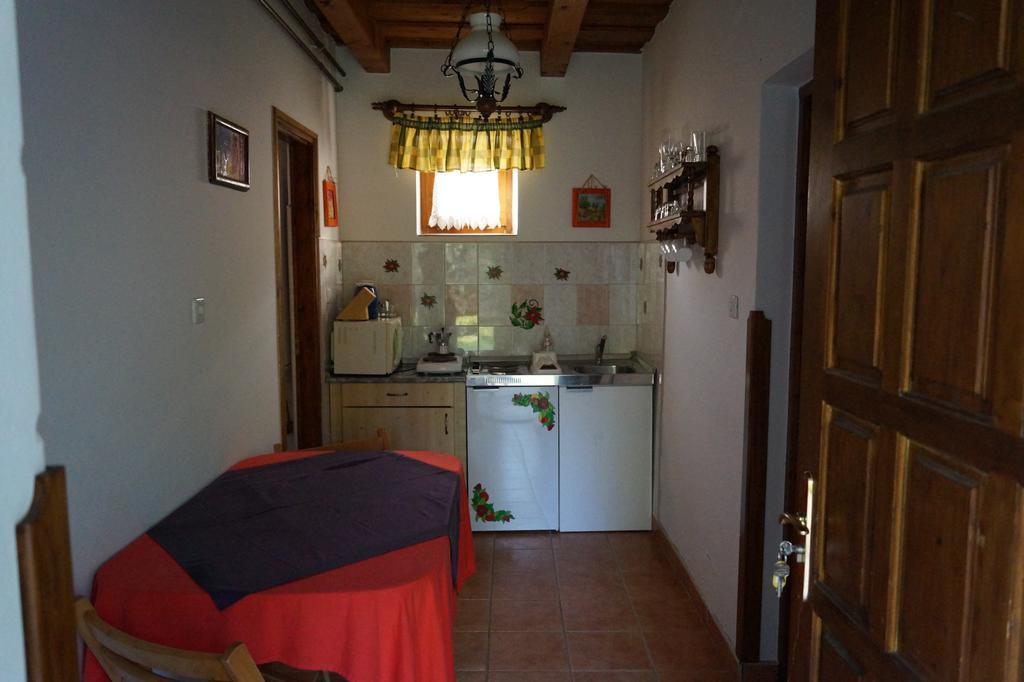 Cseresznyes Vendeghaz Szomolya Buitenkant foto